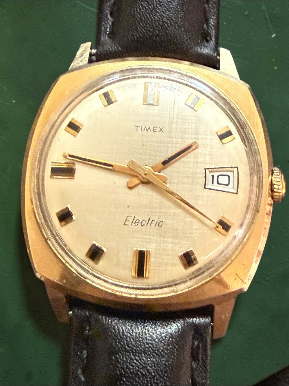 Vintage Timex Gold-Tone cushion Case with Champagne Dial and Black Leather Strap - Picture 2 of 6